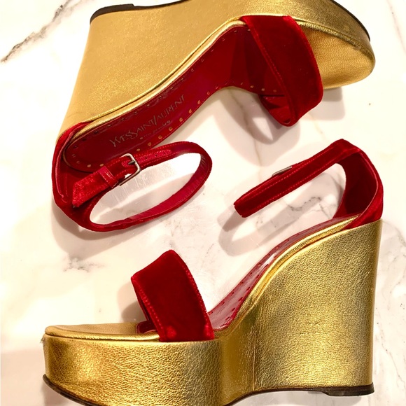 YVES SAINT ❌SOLD❌LAURENT TOM FORD 2003 CHERRY RED VELVET PLATFORM WEDGE GOLD - Picture 1 of 9